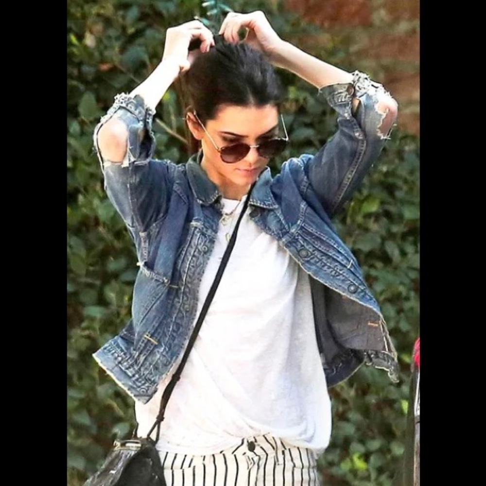 BEE & CECI Distressed Denim/Jean’s Jacket.Enjoy the summer with this nice jacket